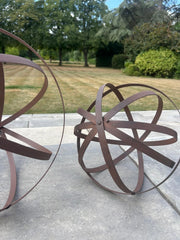 Set of 2 Rustic Metal Garden Spheres Decorative Outdoor Orb Sculptures Brown8