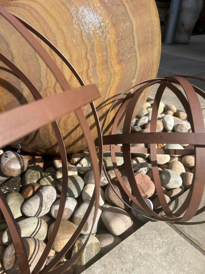 Set of 2 Rustic Metal Garden Spheres Decorative Outdoor Orb Sculptures Brown4
