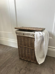 Lidded Laundry Basket Wicker Bumblebee Bee Lined Storage Washing Wash Basket
